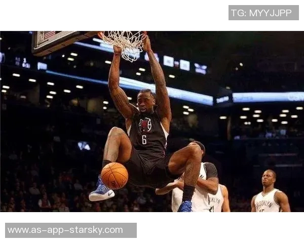 小乔丹内线强势补篮得手并成功加罚展现绝佳状态