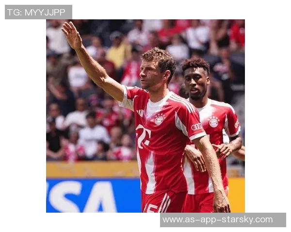 穆勒携家人共度假期现场观赛拜仁男篮圣诞前夕盛况