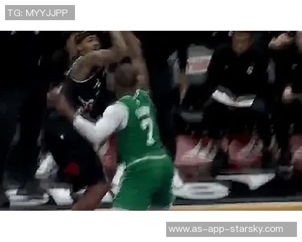 神仙剧情再现布朗罚球失手英格拉姆绝平三分却被判超时引热议 神仙剧情再现布朗罚球失手英格拉姆绝平三分却被判超时引热议