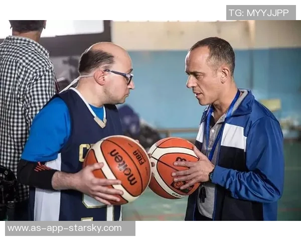 马威赞狄龙背身单打技艺非凡展现个人实力与篮球魅力