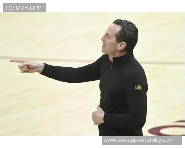 阿特金森强调后卫需多传球给内线莫布里出手次数仅为9次 阿特金森强调后卫需多传球给内线莫布里出手次数仅为9次